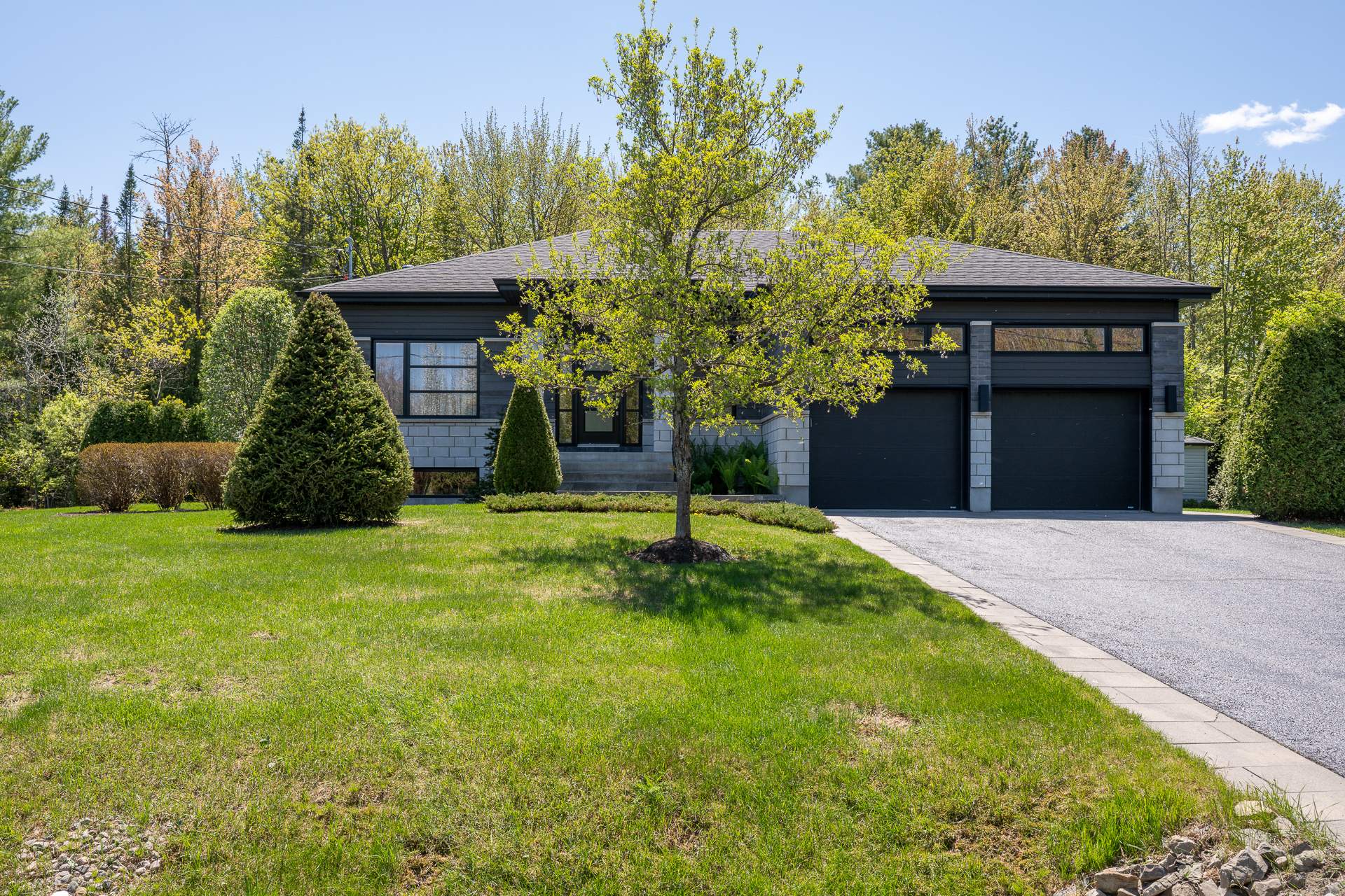 883 Rue du Ramage