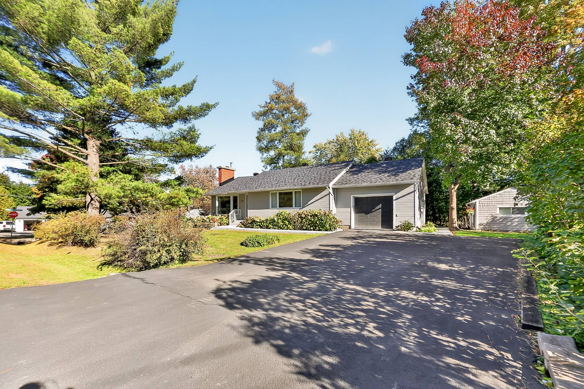 370 Rue Hillcrest