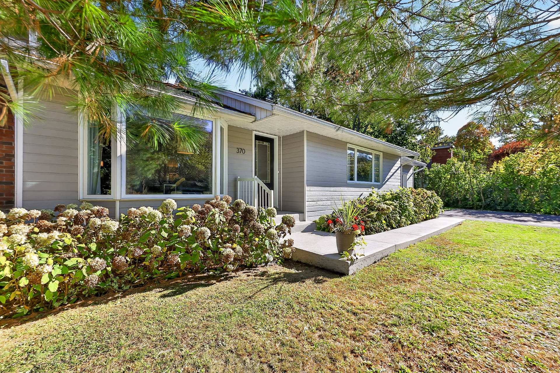 370 Rue Hillcrest