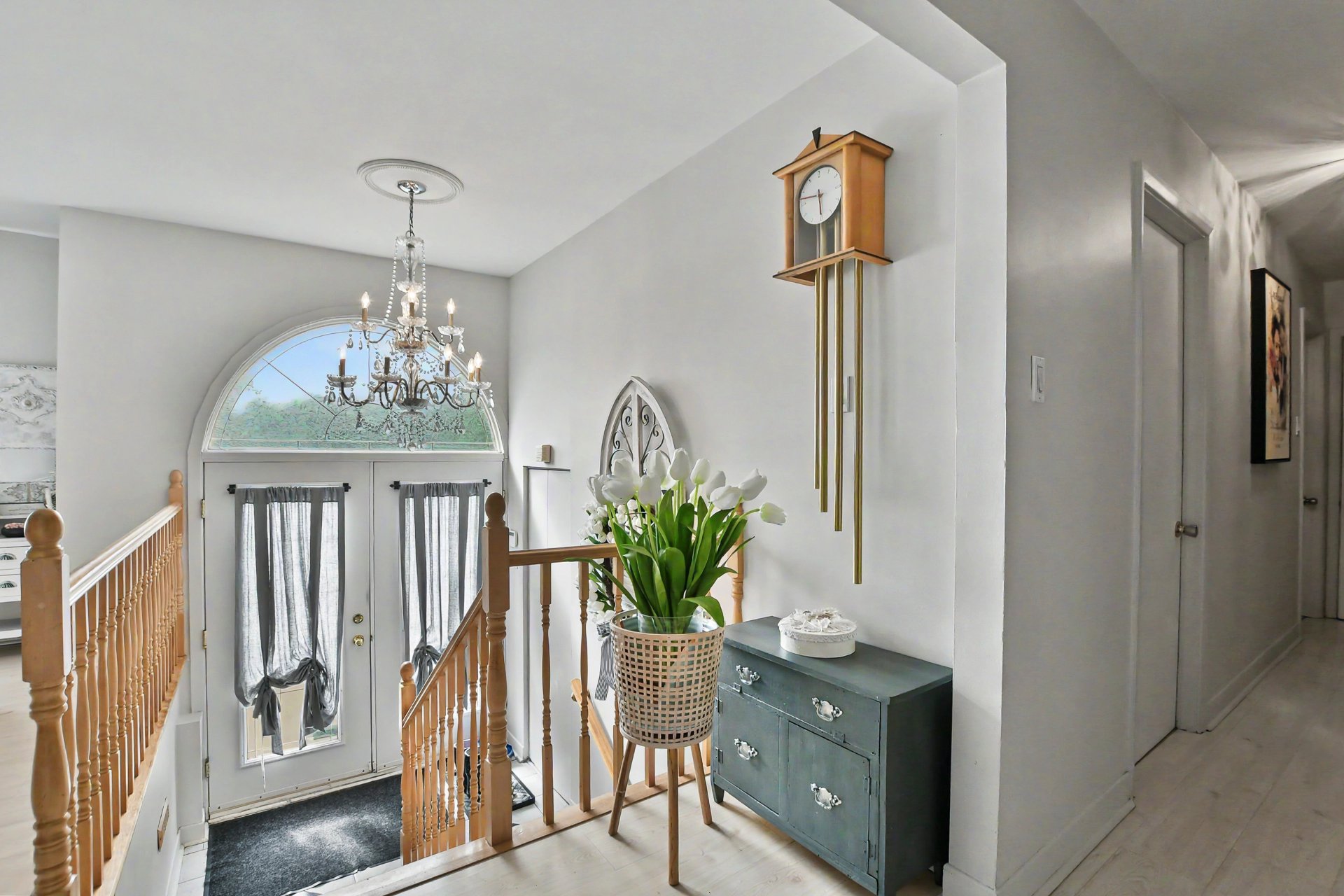 8235 Rue Chimène