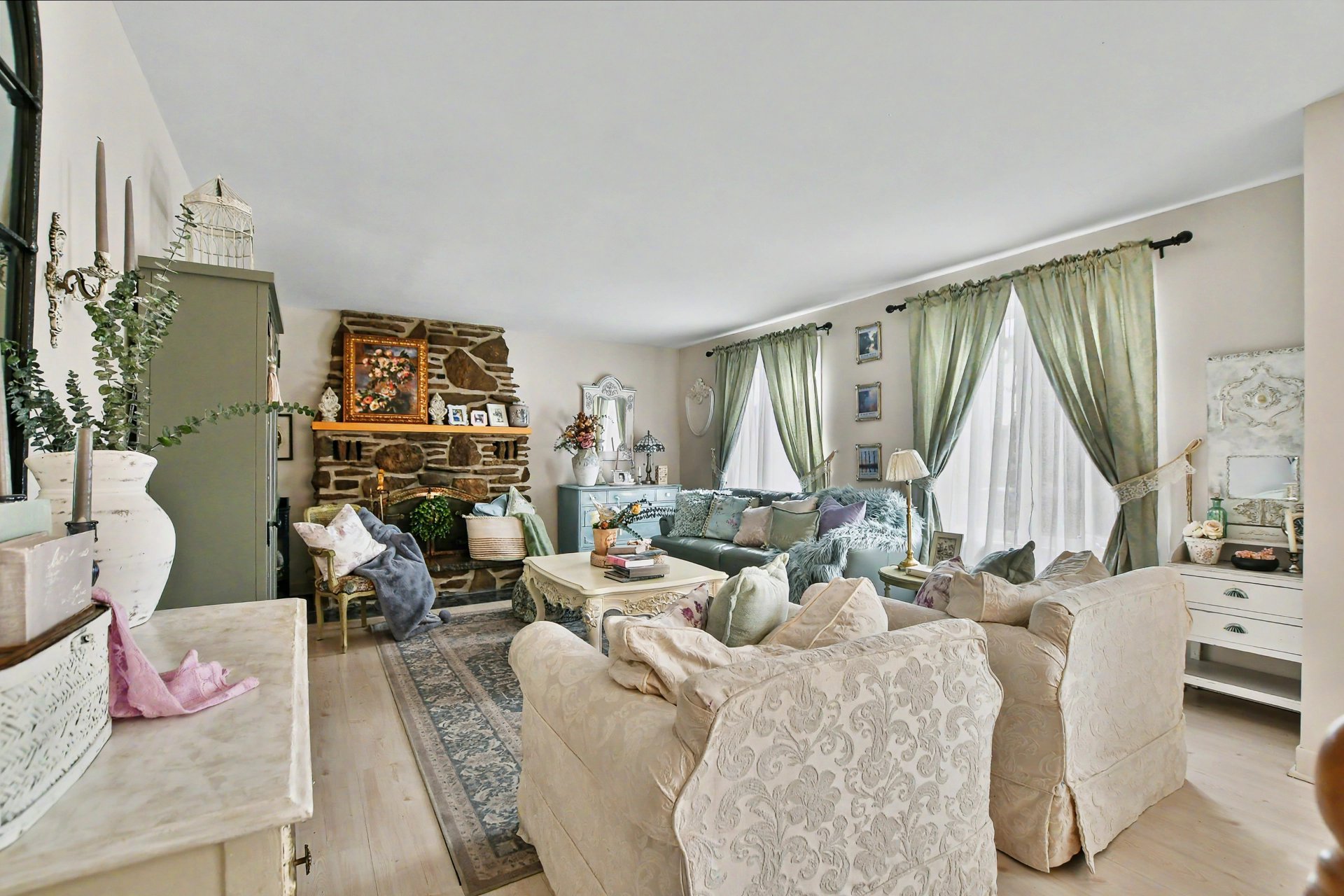 8235 Rue Chimène