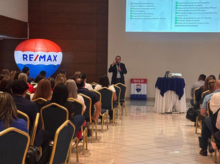 Charla: "Comunícate como un héroe"  con RE/MAX El Salvador