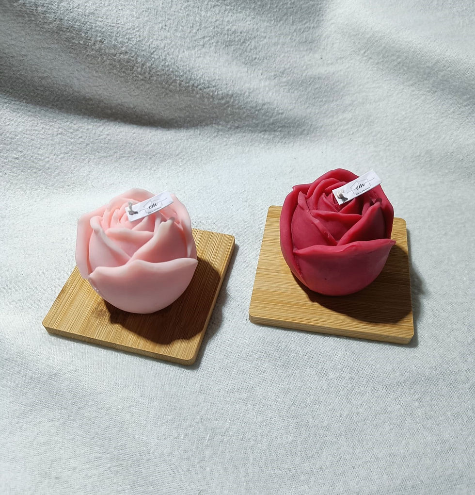 Bougie rose sur socle