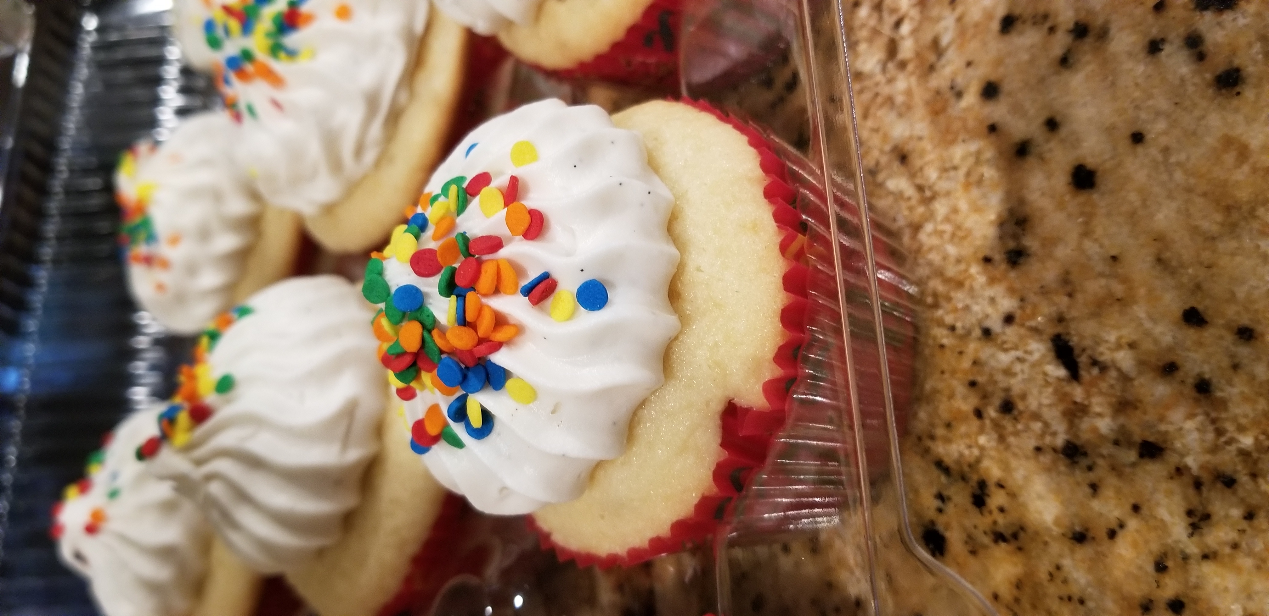 vanilla cupcakes