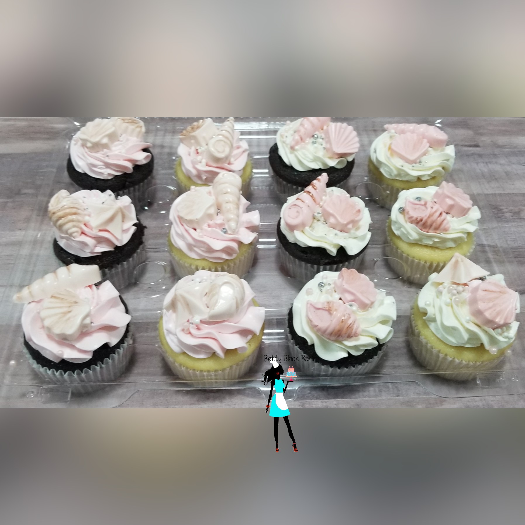 Bridal beach theme cupcakes