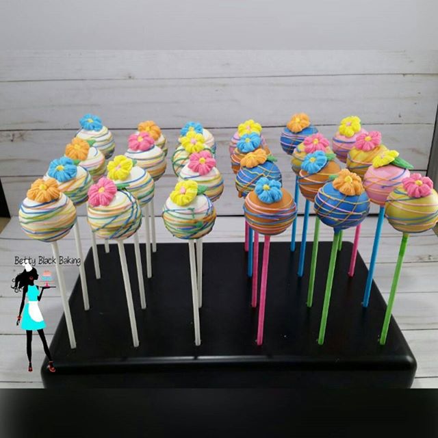 Luau 1st birthday cake pops#celebrate#girlbirthdays#birthdaycakepops#plantationcakepops#954baker#pla