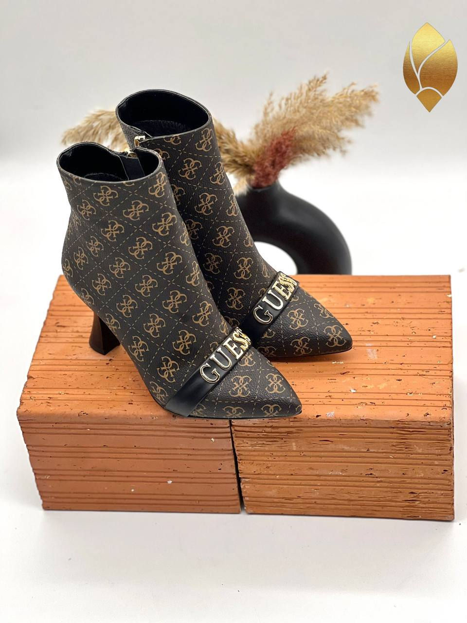 Thumbnail: Boots & Bag B1685