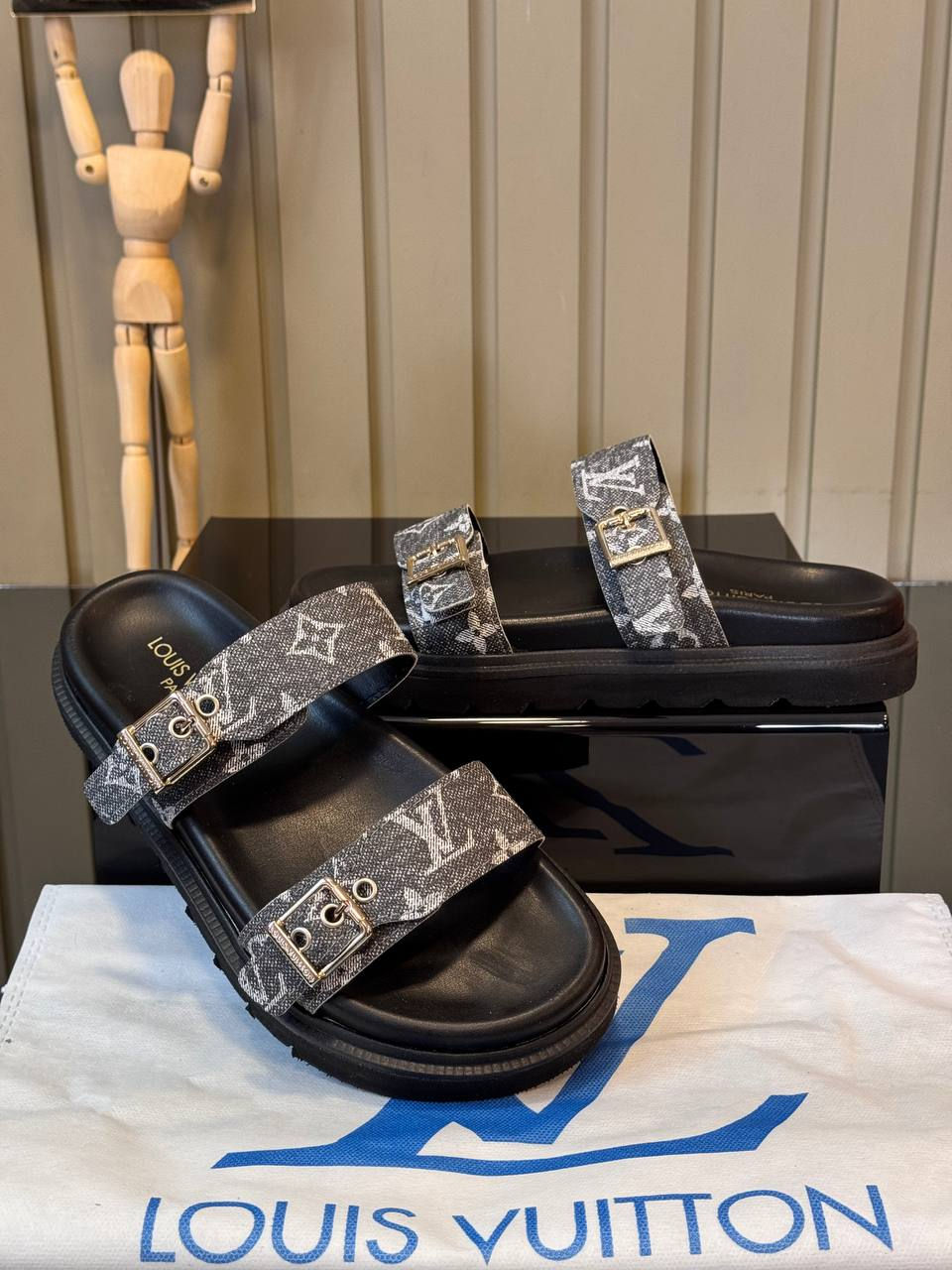 Thumbnail: Sandals M3039