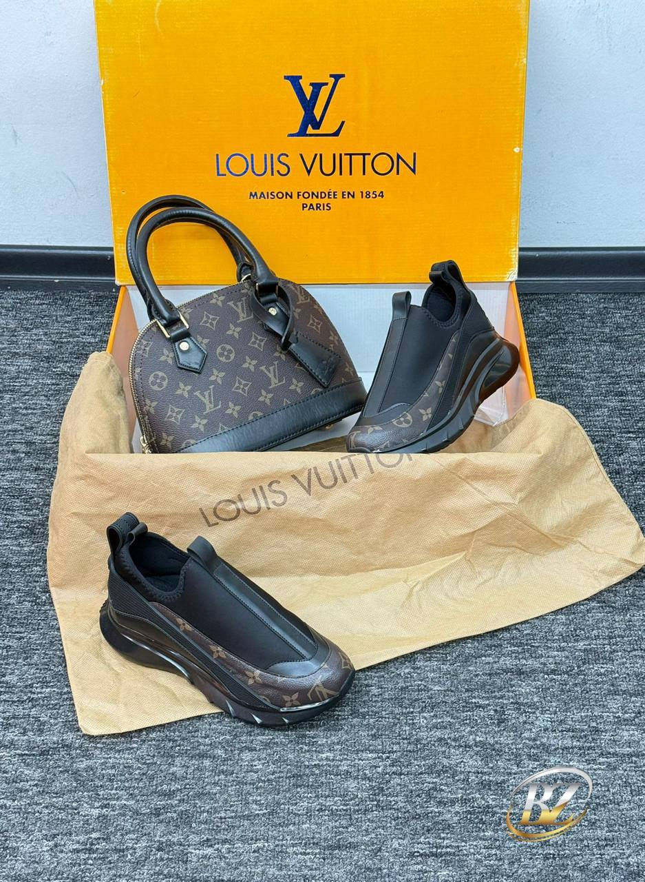 Thumbnail: Sneakers & Bag M3247