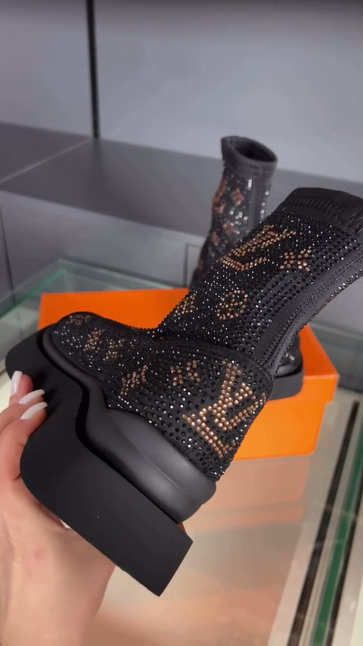Thumbnail: Boots B3379