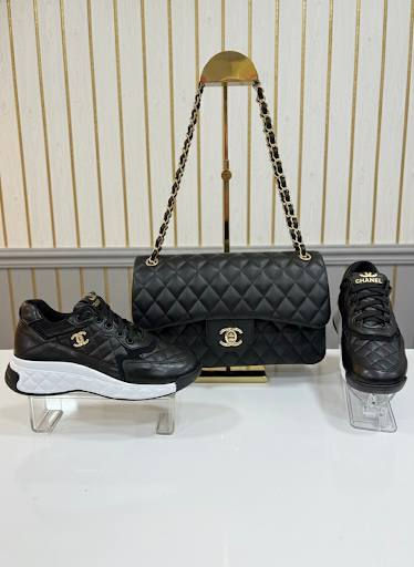 Thumbnail: Sneakers & Bag M3300