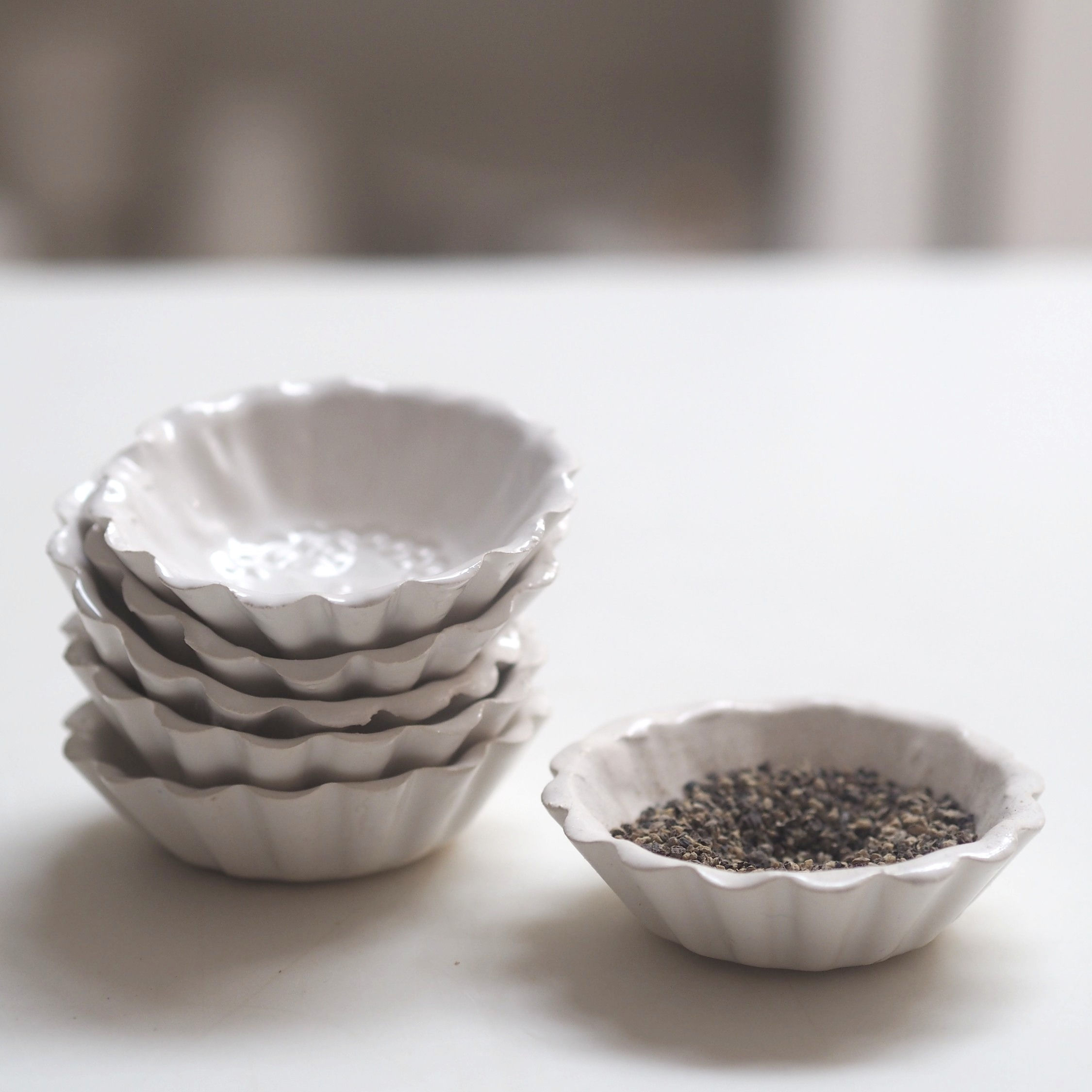 fluted condiment/trinket dish