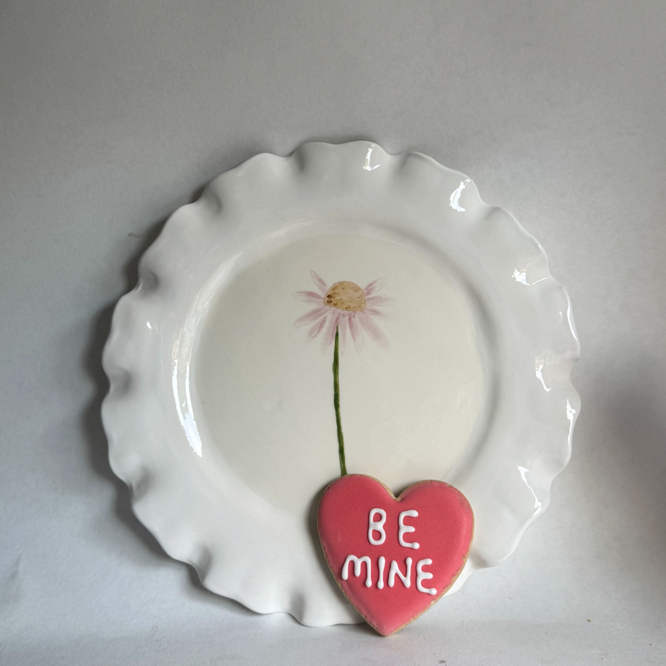 one-of-a-kind: Valentine's say-it-with-a-flower frilly round platter