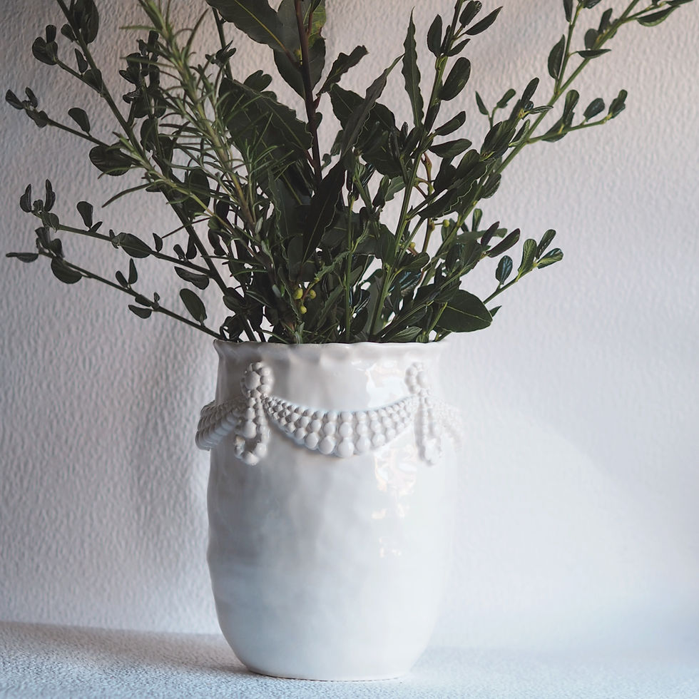 Thumbnail: pearl drops vase
