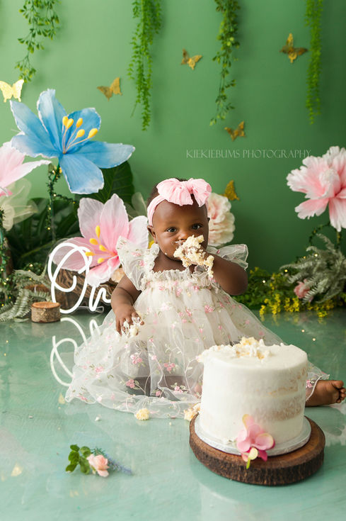 cake smash photo shoot for girls