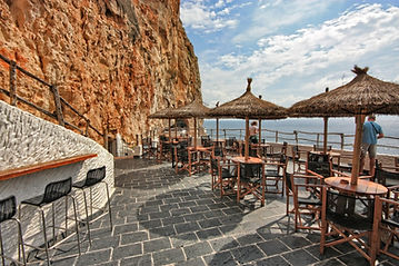 Calan_n_Porter_Cueva_d'en_Xoroi.jpg