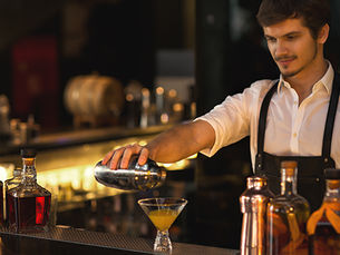 How to Choose the Right Bartending Service for Events and Weddings