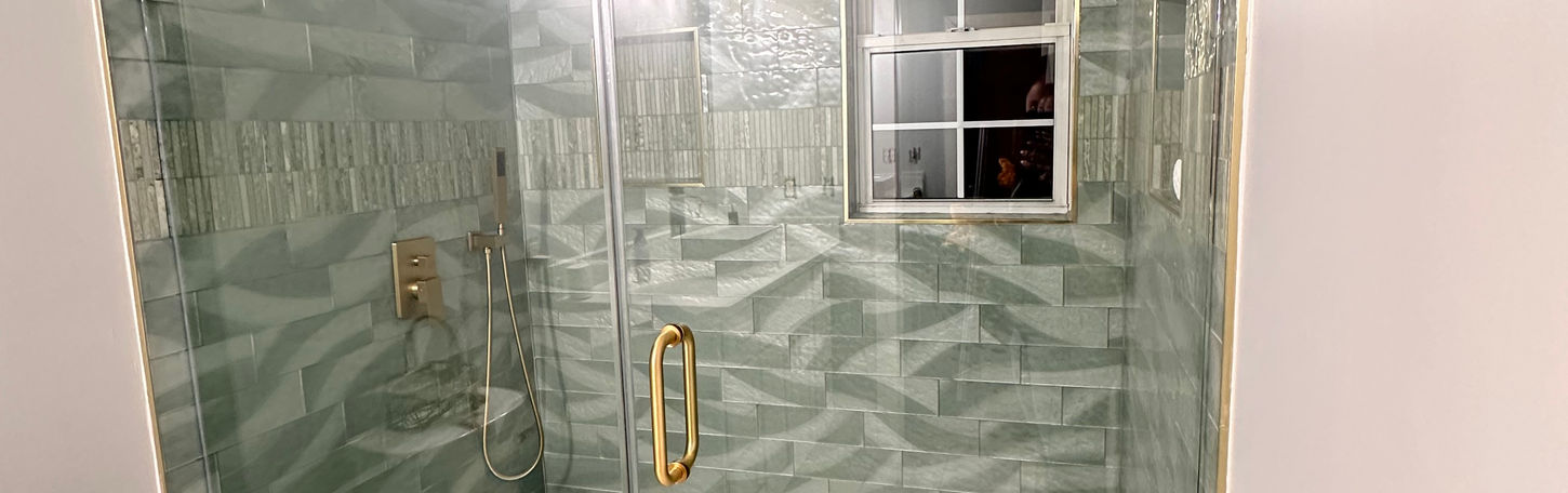 Standing shower bath