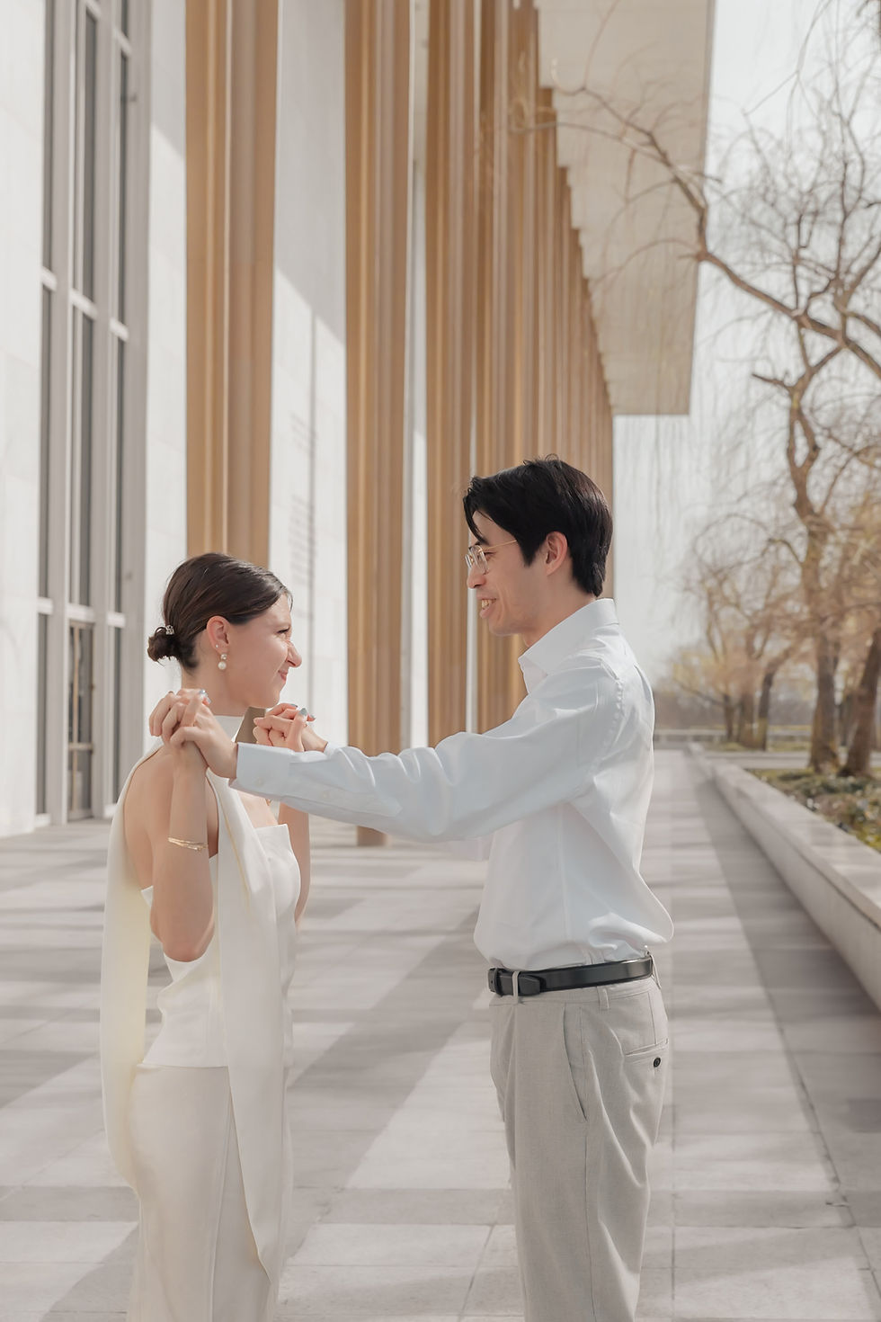 Candid couples moment during a DC photo session at the Kennedy Center