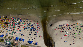 praia com esgoto