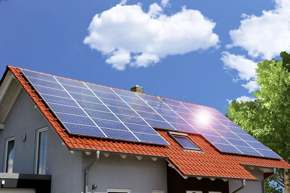 panneaux-solaires-habitat-1.webp