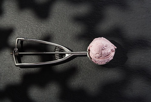 Inghetata artizanala de fructe de padure – dulce-acrisor, natural si cremos. Fara artificii. Livrare rapida in Bucuresti si Ilfov.