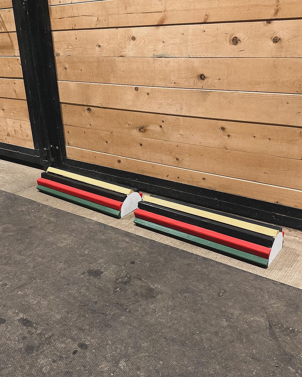 Thumbnail: Multi-colored roll top filler