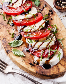 Salades fraîches et faites maison servies dans notre restaurant à Canet en Roussillon, parfaites pour un repas léger avec vue sur la mer.