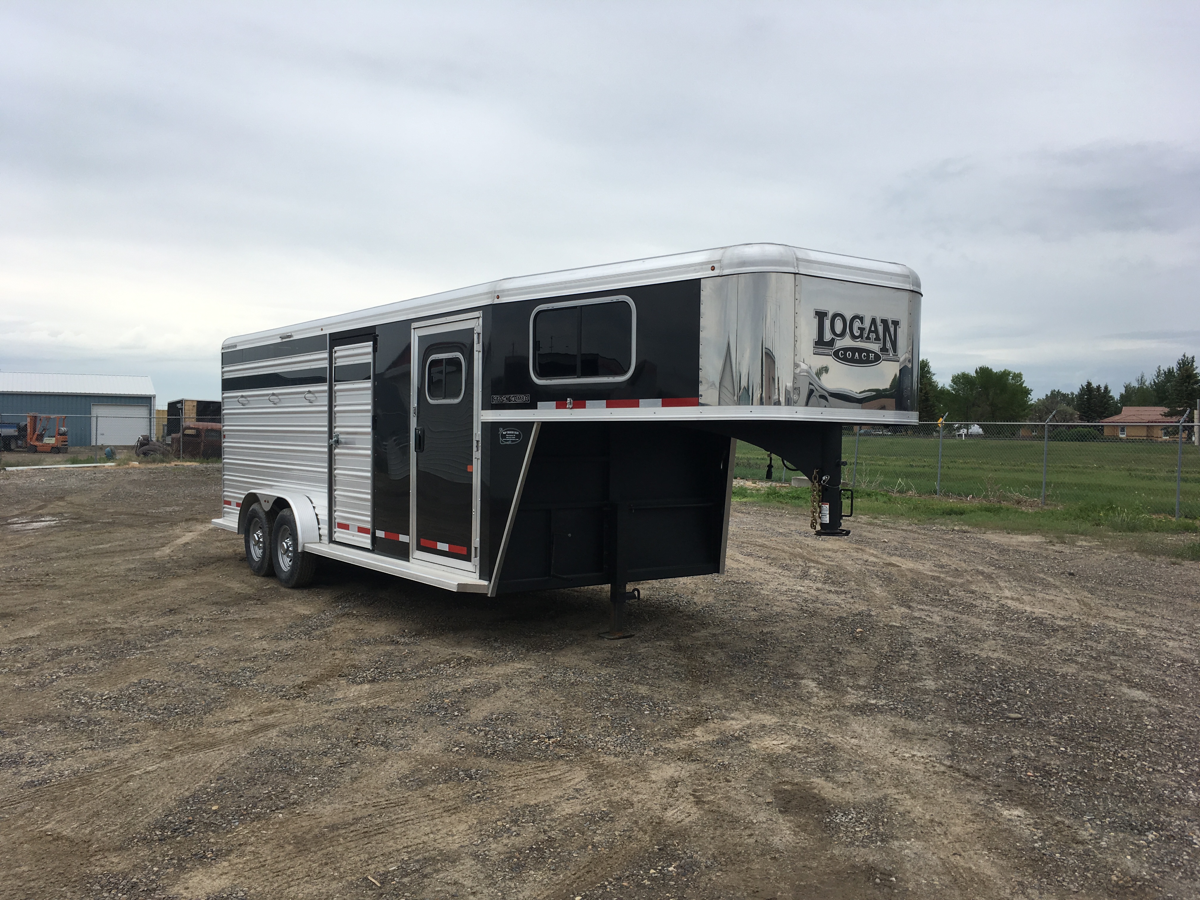 2020 Logan Coach 20' Combo mptrailersales