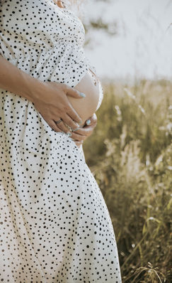 Andrea Johann Fotografie, Babybach, Baby, Schwangerschaft, Schwangerschaftsshooting, Schwangerschaftskleid, Glück im Bauch, Liebe im Bauch, schwanger