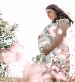 , Andrea Johann Fotografie, Babybach, Baby, Schwangerschaft, Schwangerschaftsshooting, Schwangerschaftskleid, Glück im Bauch, Liebe im Bauch, schwanger