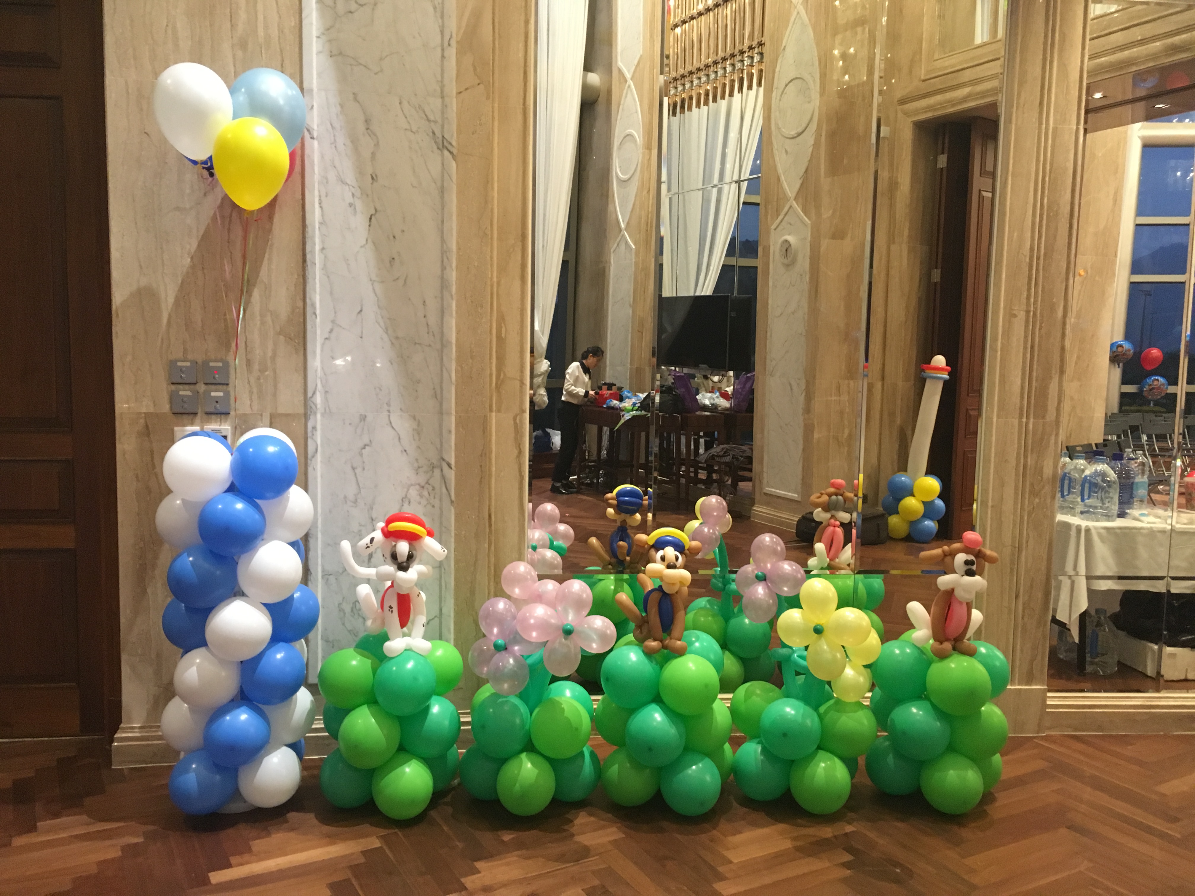 Magician Scarlet Balloon Decor 060