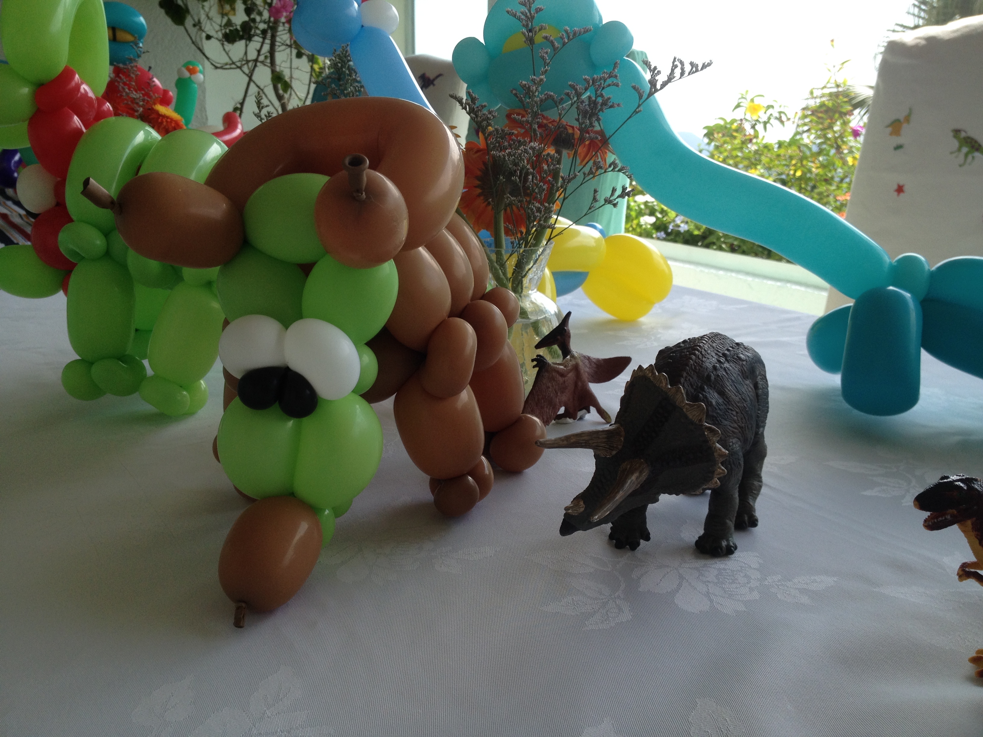Magician Scarlet Balloon Decor 039
