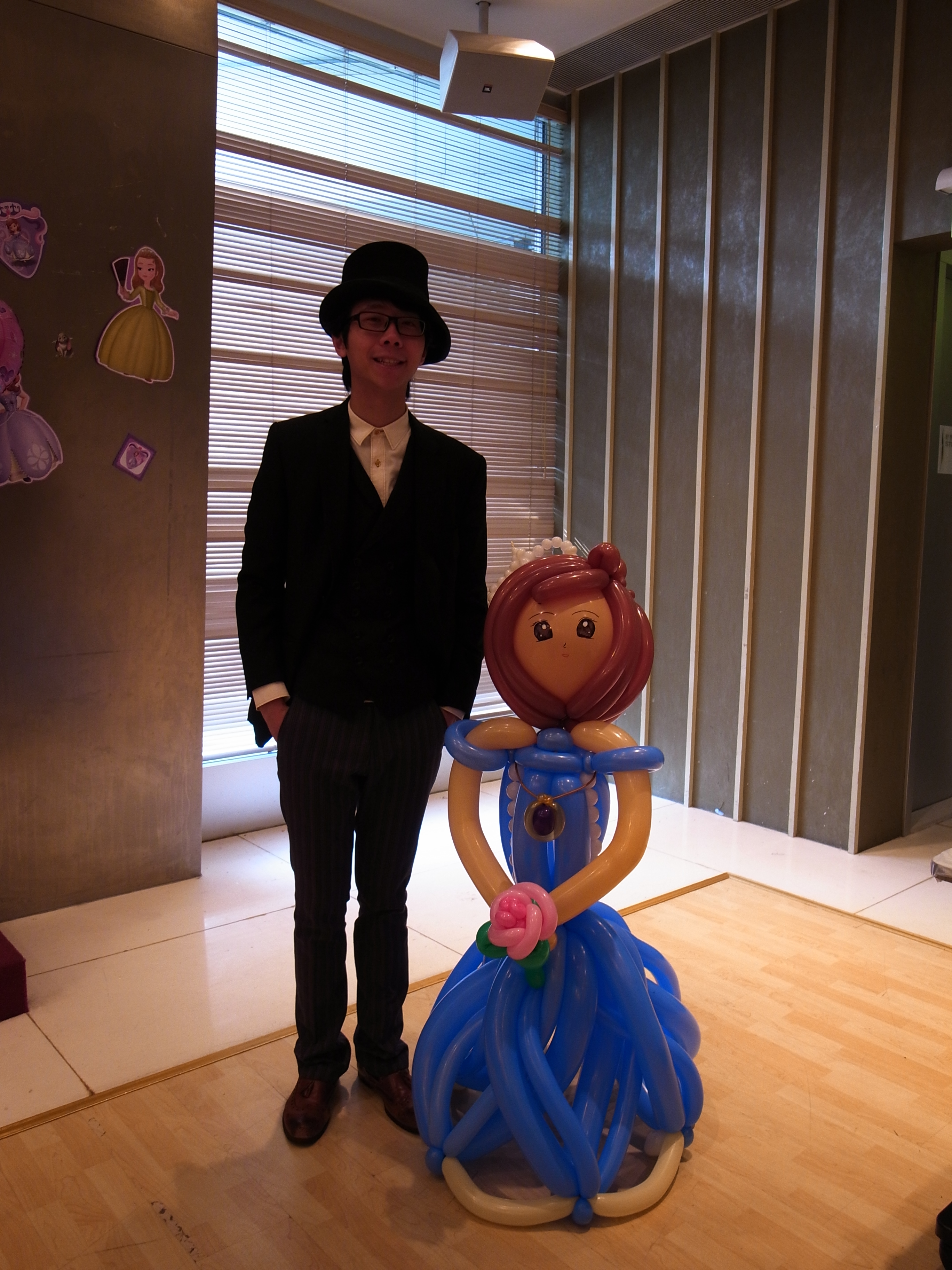 Magician Scarlet Balloon Decor 024