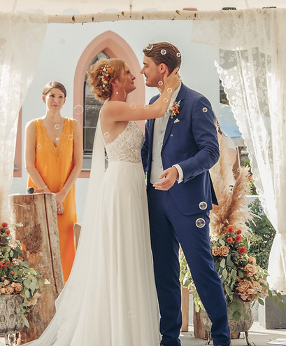 Brautpaar bei ihrer Hochzeit mit Fotoshooting und Hochzeitsvideo in Baden-Württemberg