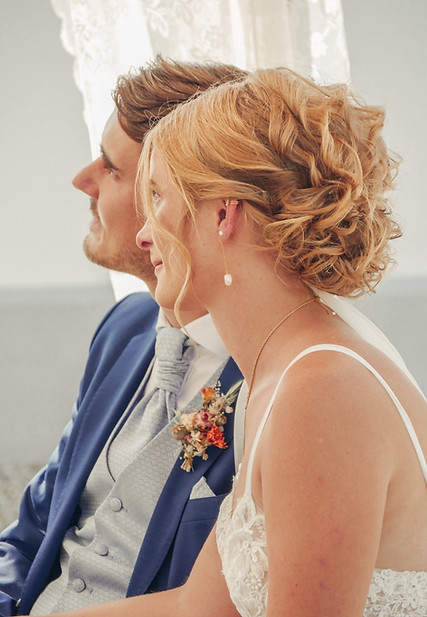 Schönes Hochzeitsfoto und tolle Brautpaar auf ihrer Hochzeit in der Nähe von Ludwigsburg.