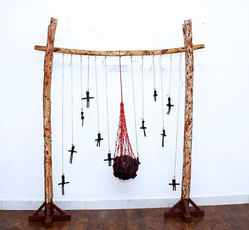 LIFE IS HANGING BY A THREAD LA VIE NE TIENT QU'A UN FILE.jpg