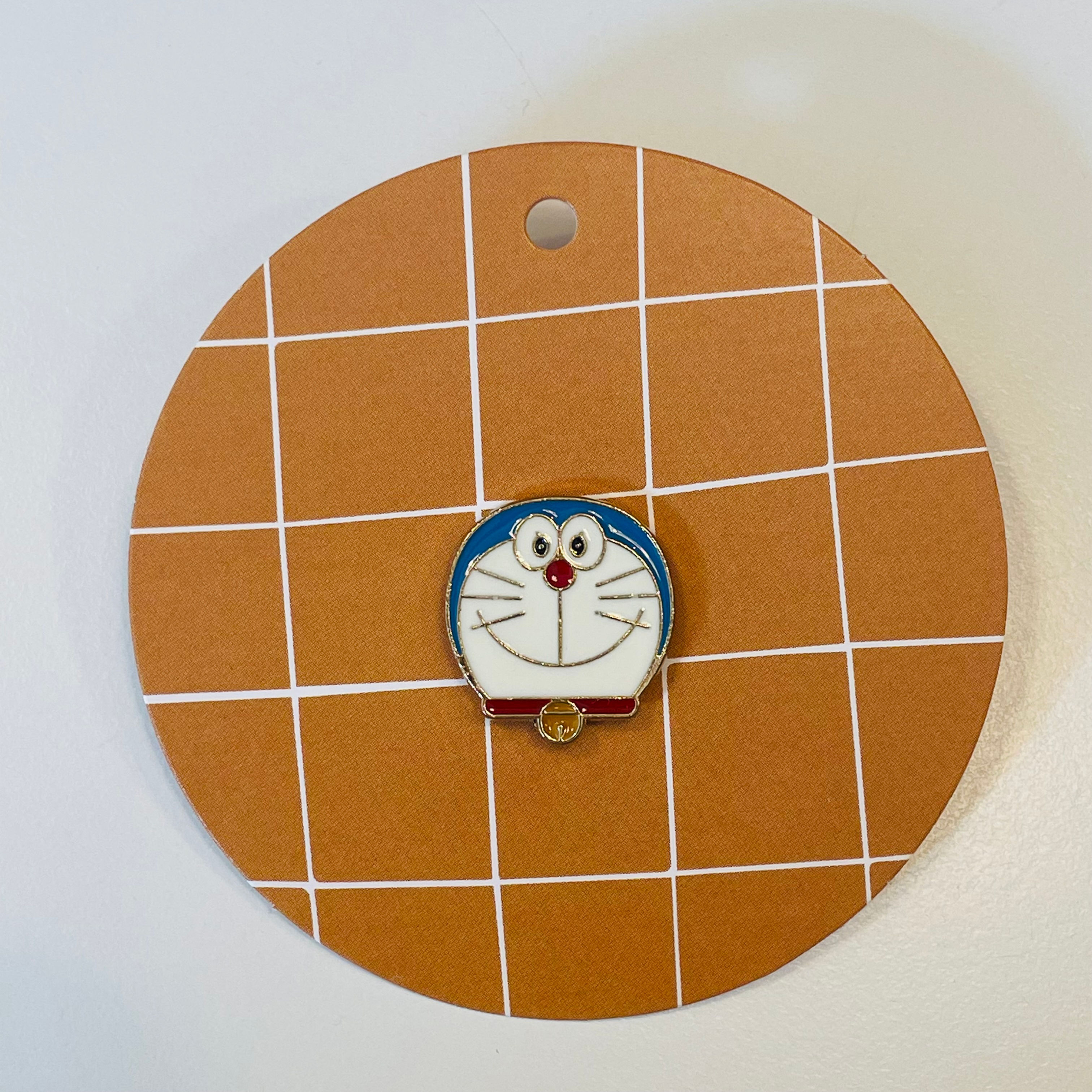 pin 'Doraemon'