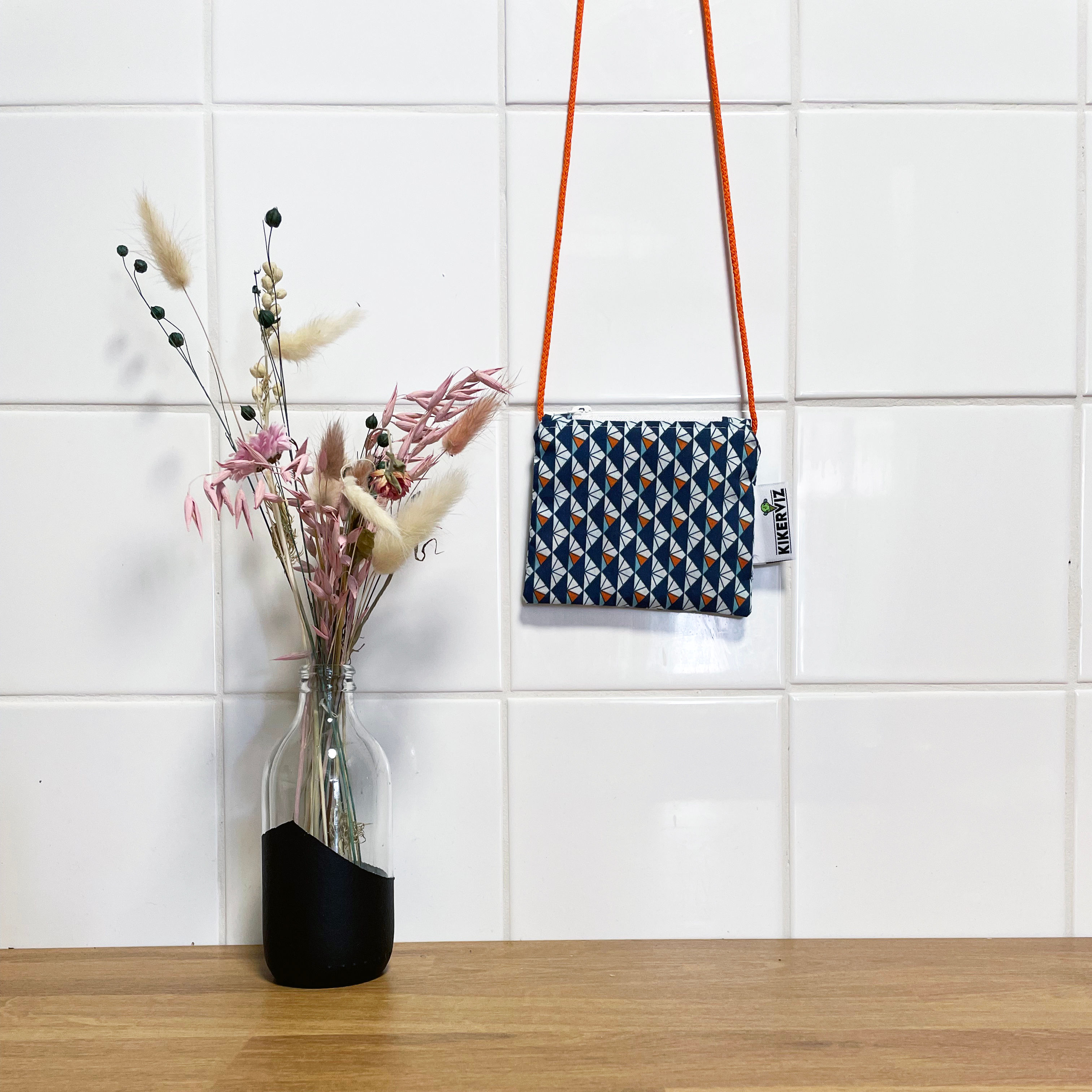 klein ritstasje met touw