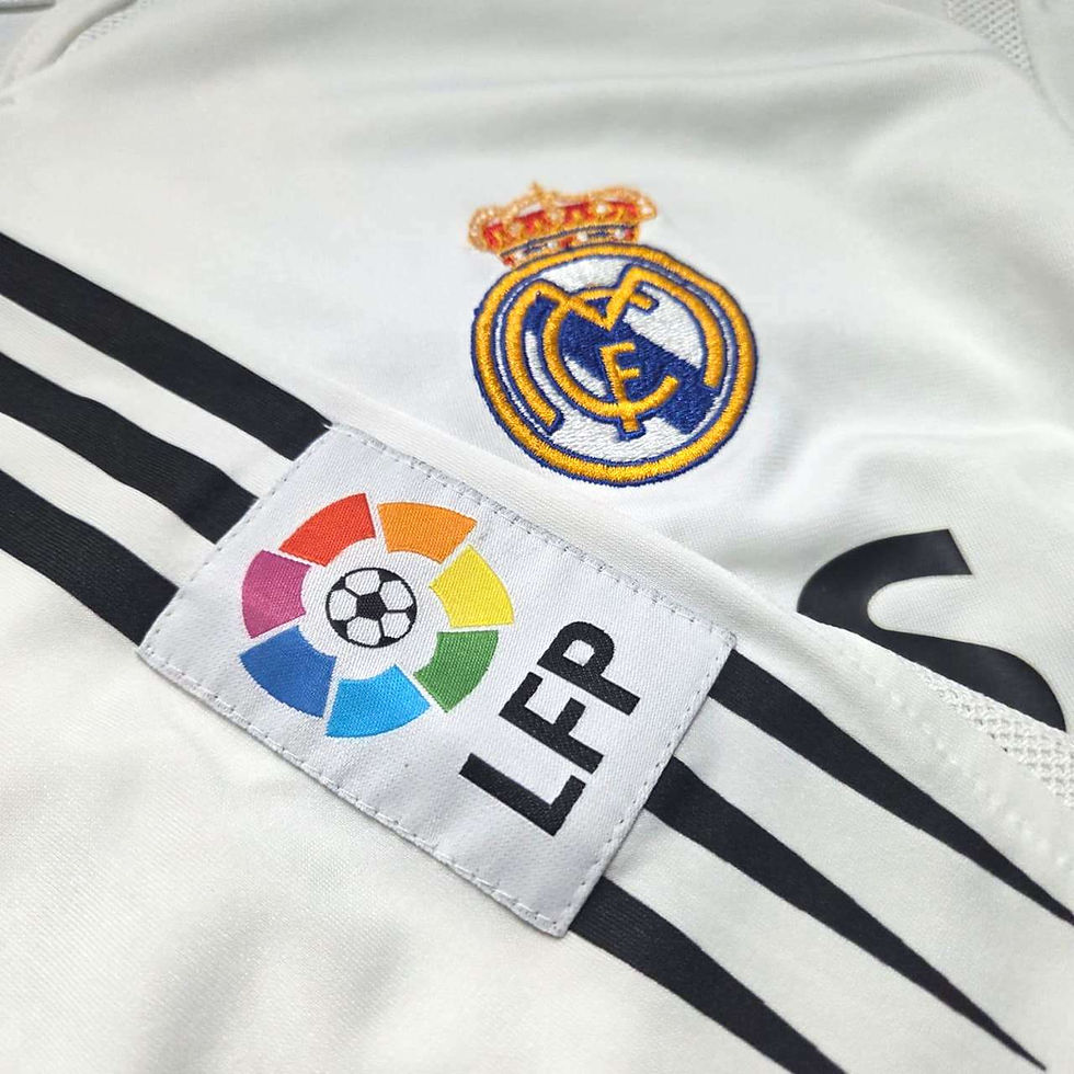 Thumbnail: Real Madrid 2004 Home #7 Raul