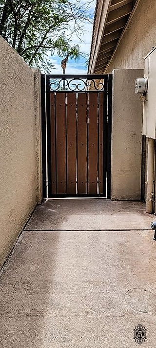 Standard privacy gate