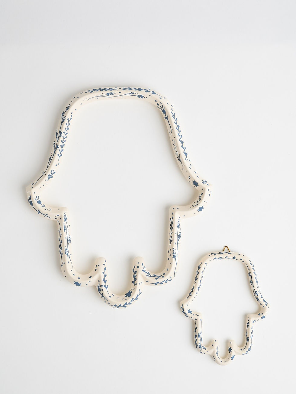 תמונה ממוזערת: Hamsa, Judaica, ceramic Yahalomis hamsa, modern hamsa, handmade ceramics, hamsa hands, hamsa wall hanging, חמסה, יהלומיס, קרמיקה ישראלית
