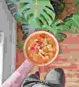 Soupe vide-frigo végétalienne