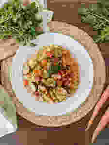 Couscous végétalien aux légumes et pois chiches