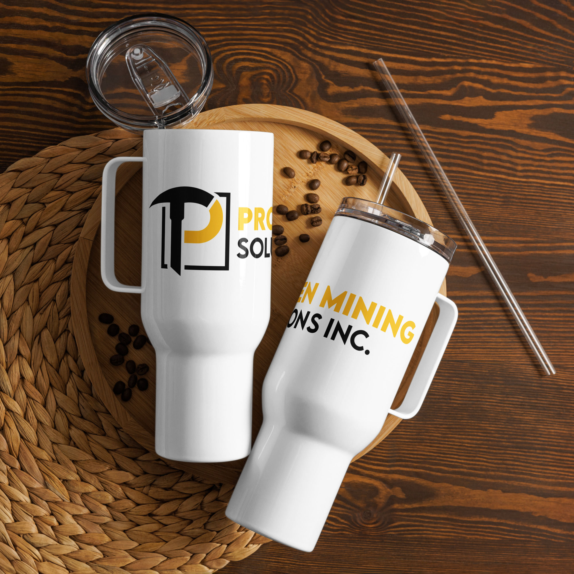 Travel mug with a handle