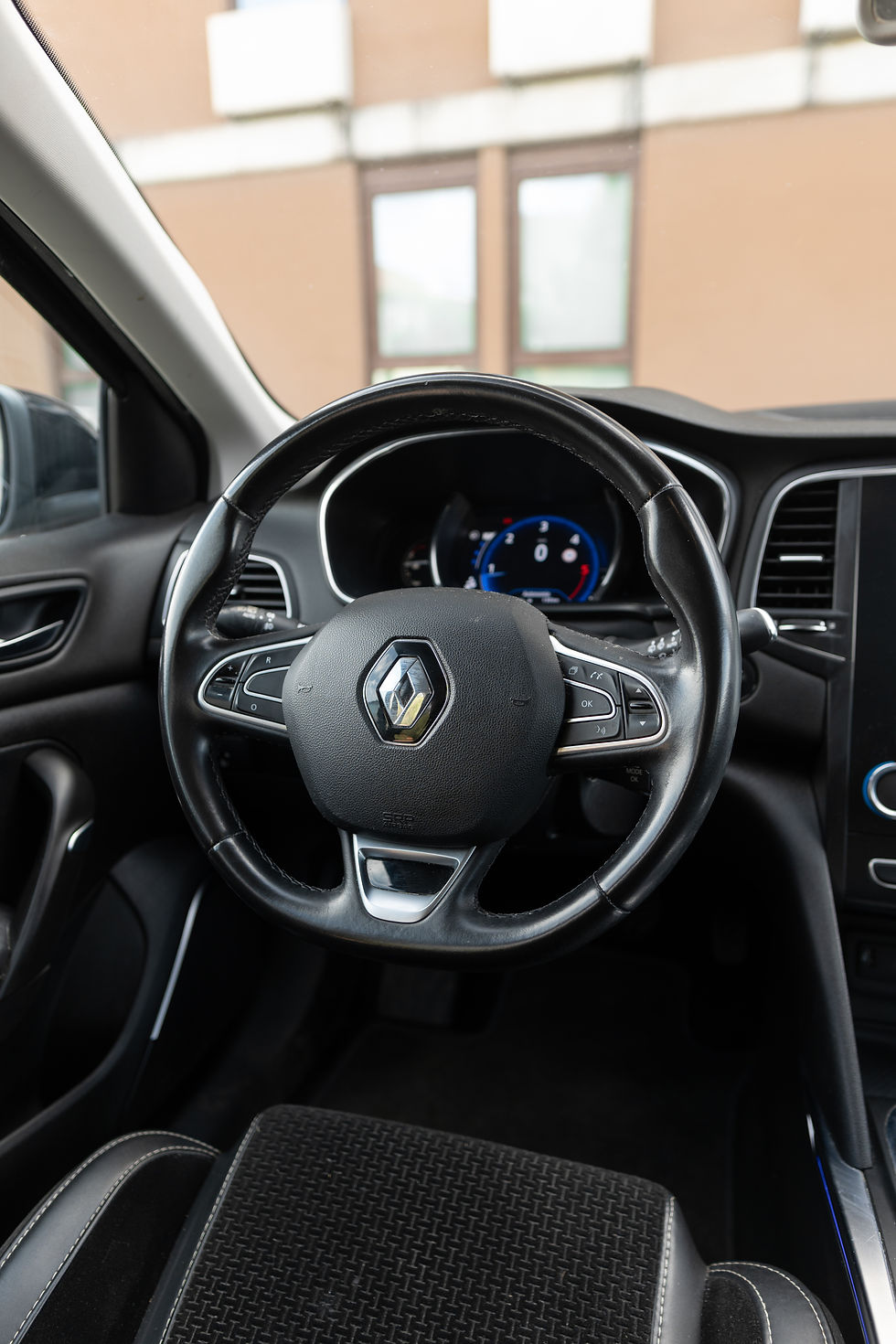 Miniatura: RENAULT MEGANE 2020 15 DCI AUTOMATICO