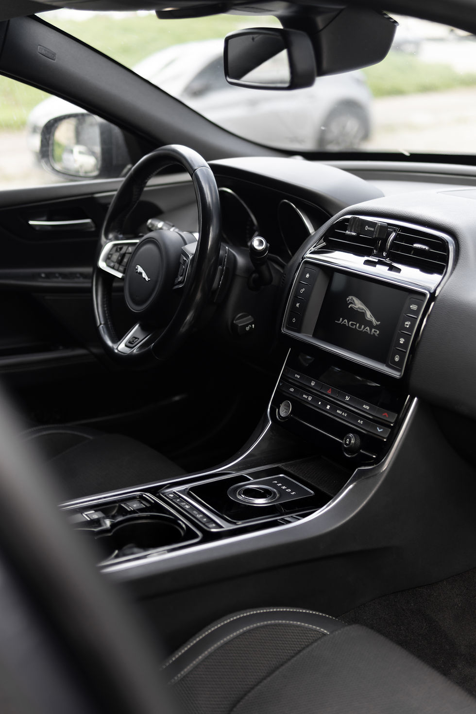 Miniatura: JAGUAR XE 2.0D 2016