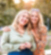Die Dekomädchen Julia und Pia zusammen fotografiert.