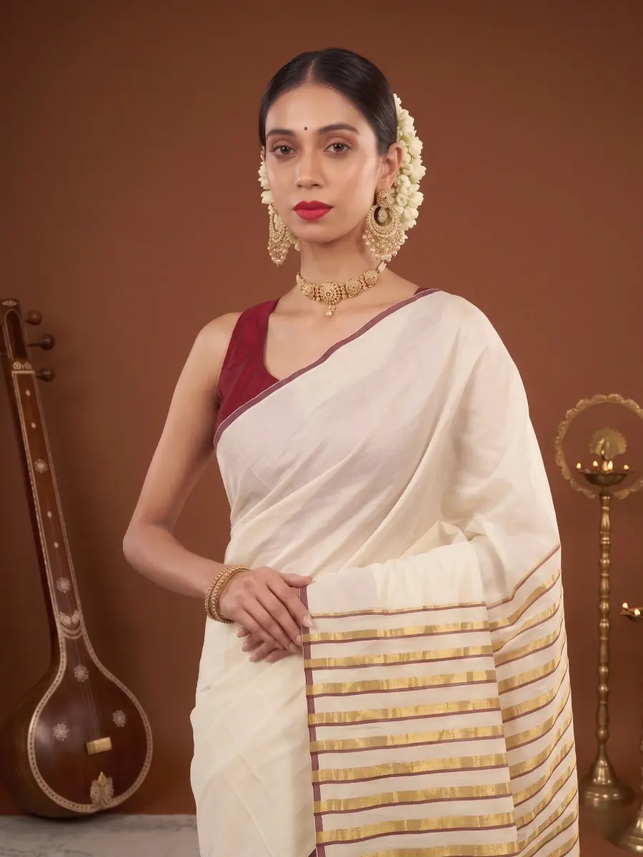 Maroon Golden Stripe Kasavu Cotton Saree Close Up View