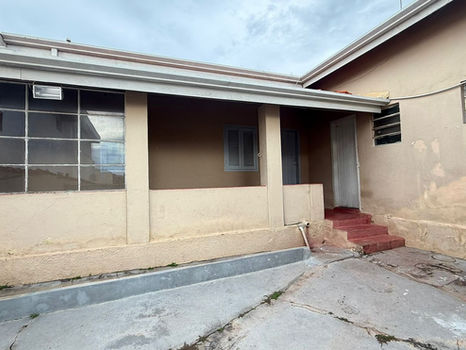 Casa de Fundos, no Centro, Rua Alfredo Pujol, 319, R$ 1000,00